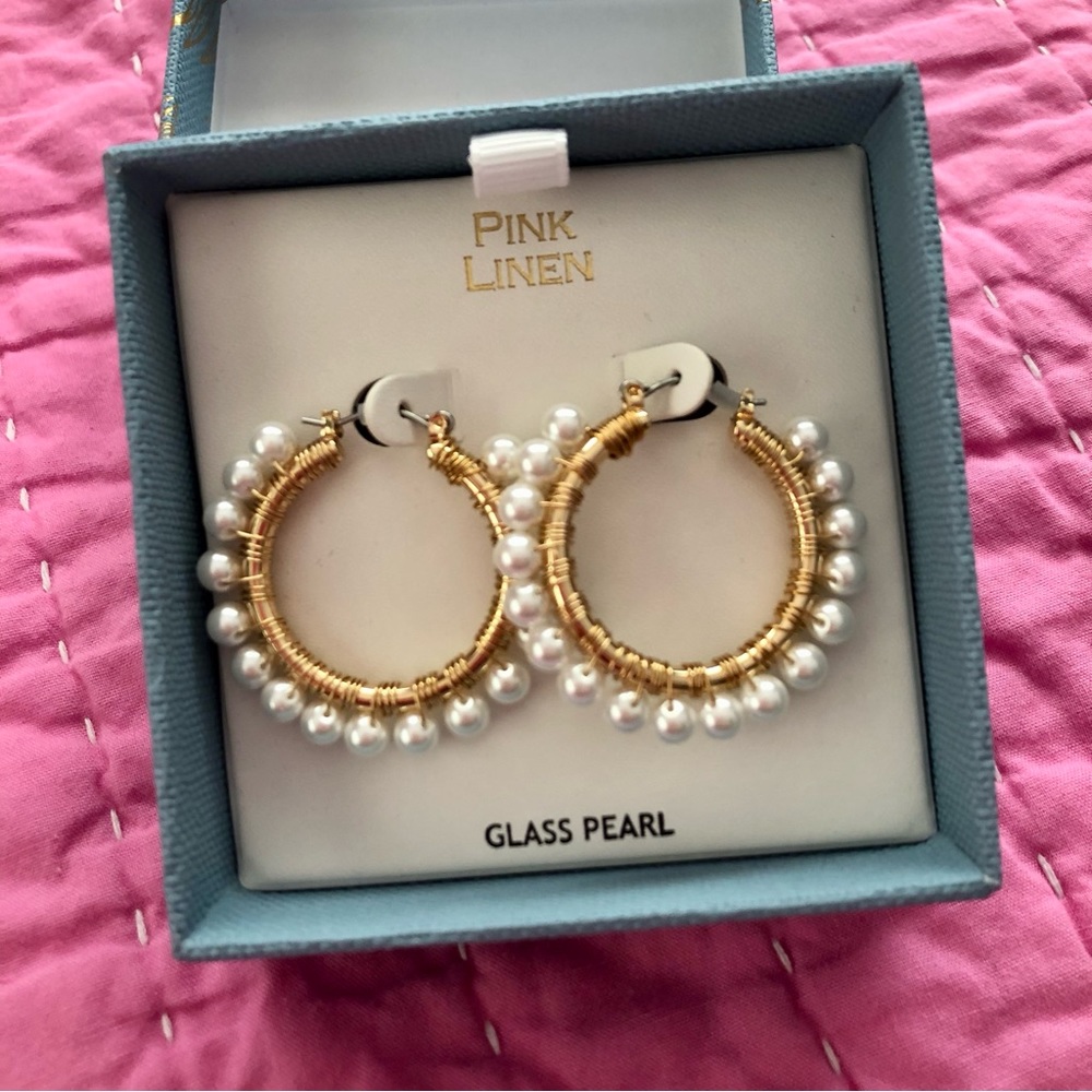 Pink Linen Gold toned wire and glass pearls hoop earrings